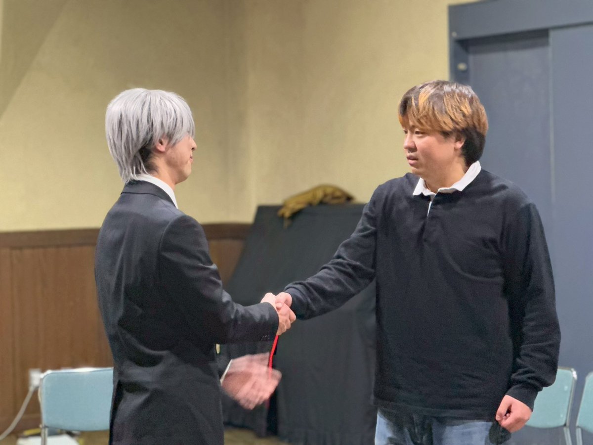 スタッフさん交えての通し稽古でした、昔はスタッフさん来る日は前日から緊張して眠れなかったけど、今や『あ～良かった～頼んます😄』
と、安心してよく眠れるようになりました（笑）
役者兼業の演出家だから通し動画がとても有難い！
うん
本当に
面白い作品になりました