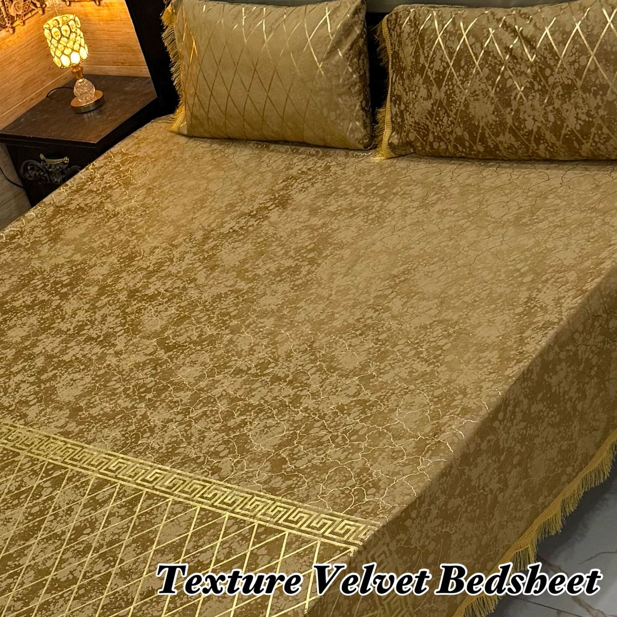 mianbedding_com's tweet photo. 3PC Texture Velvet Bedsheet 
King Size
1 Bedsheet (Laced) 95×95 inch
2 Pillow Cover (Laced) 19×29 inch
Elegant &amp; Beautiful Designing
 #kingsizebeds #solidcolor #comfortable #stylishbedsheet #bedroomdecor https://t.co/bTUeqW9Gy9