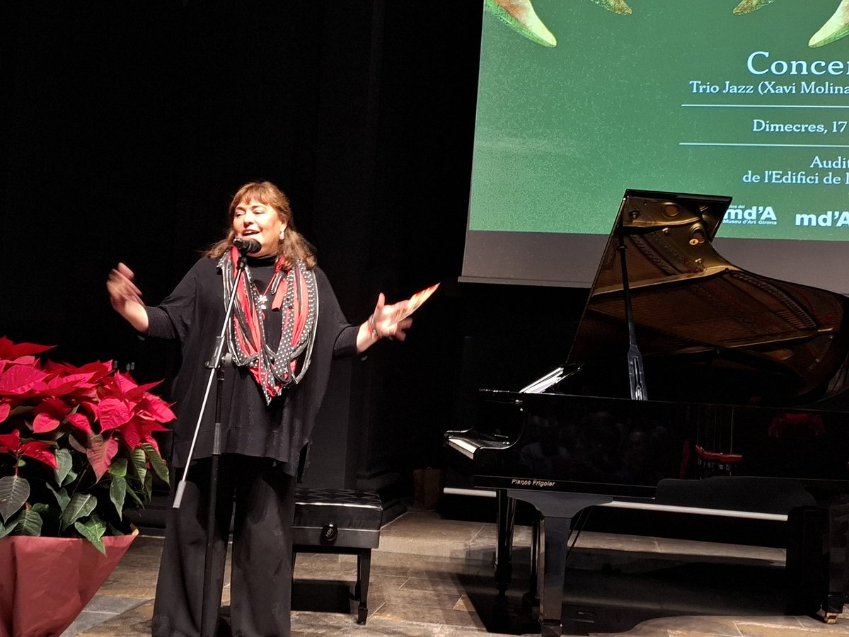 Els <a href="/AmicsD43308/">Amics del Museu d'Art de Girona</a> juntament amb SSTT Cultura i <a href="/MuseuArtGirona/">Museu d'Art de Girona (md'A)</a> celebrem amb música l entrada a les festes de Nadal. #xavimoliaçna, xavi Dotras i Lluís Escusdra. Bones Festes!