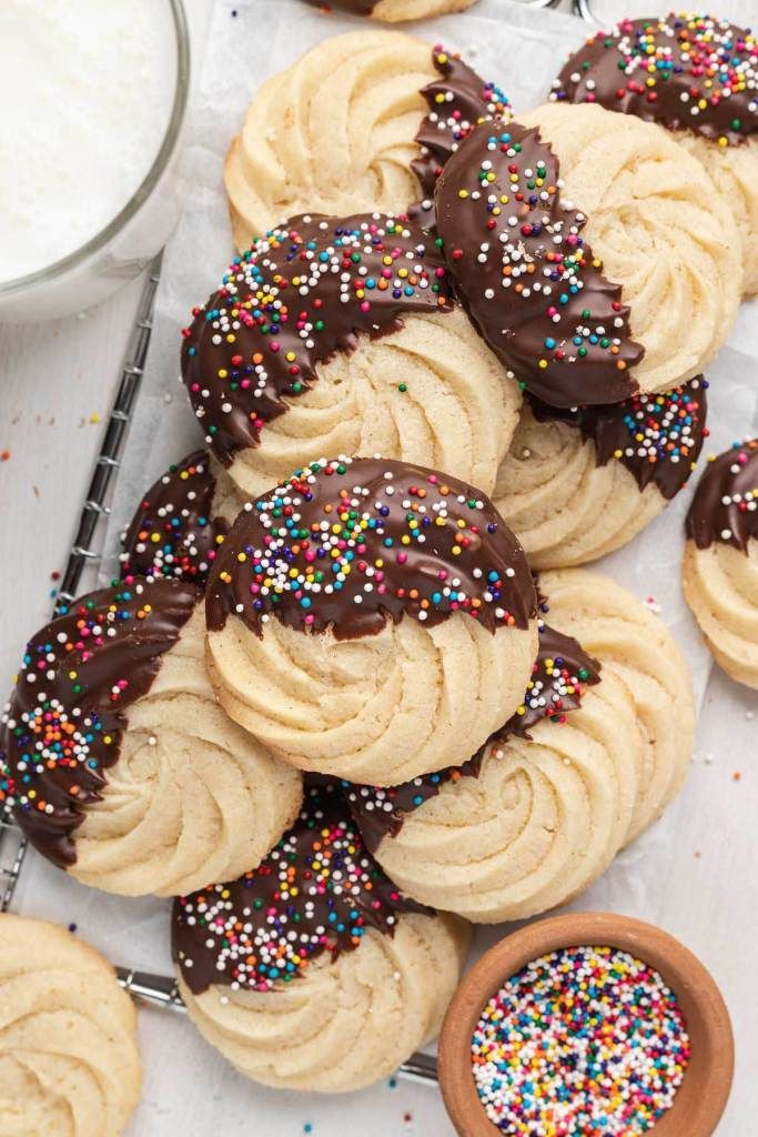 livewellbake's tweet image. Homemade butter cookies are made with just seven simple ingredients. Dip them in chocolate and top with sprinkles to create bakery-worthy cookies! #buttercookies #shortbreadcookies #christmascookies #shortbread buff.ly/dhHFwLS