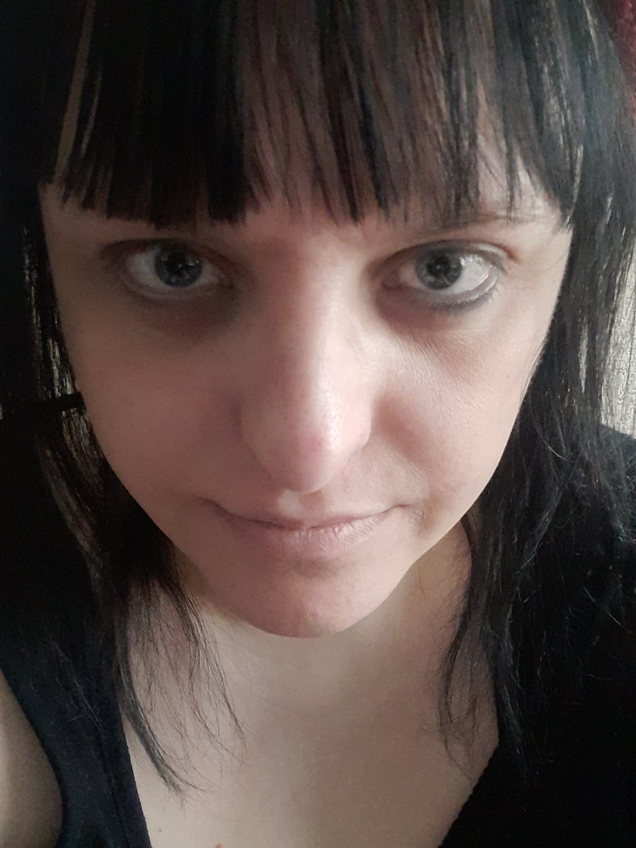 KaskaJessica's tweet image. Karoline Leavitt is 28 years old, I'm 44 in a month &amp;amp; wearing no make up in that picture. 
Hate ages.