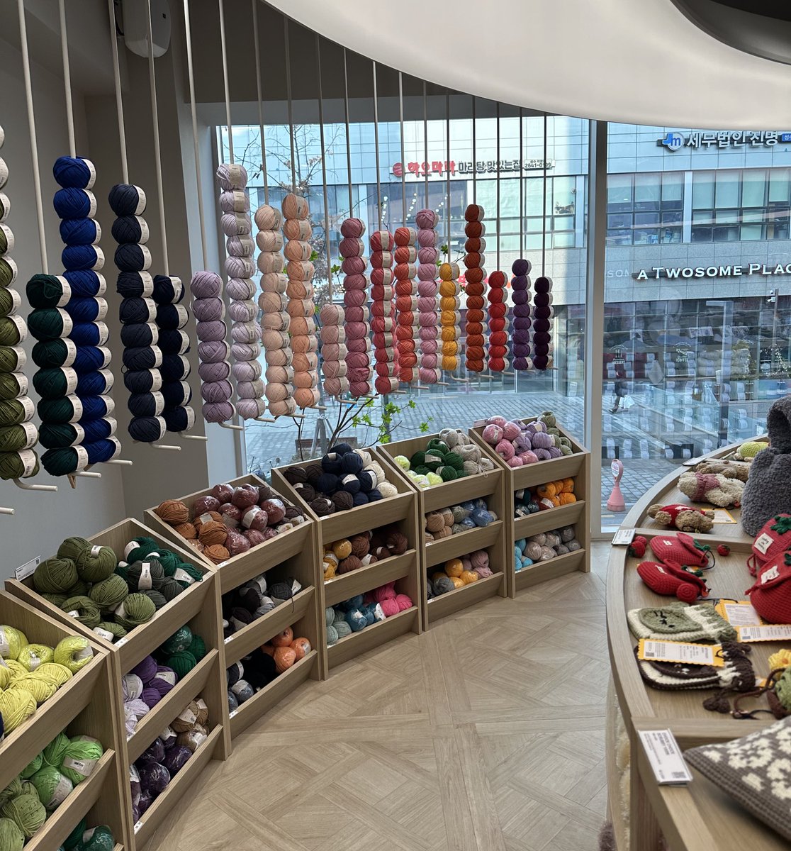 용산 팝업두 가고 
하루를 뜨개로 꽉꽉채운날