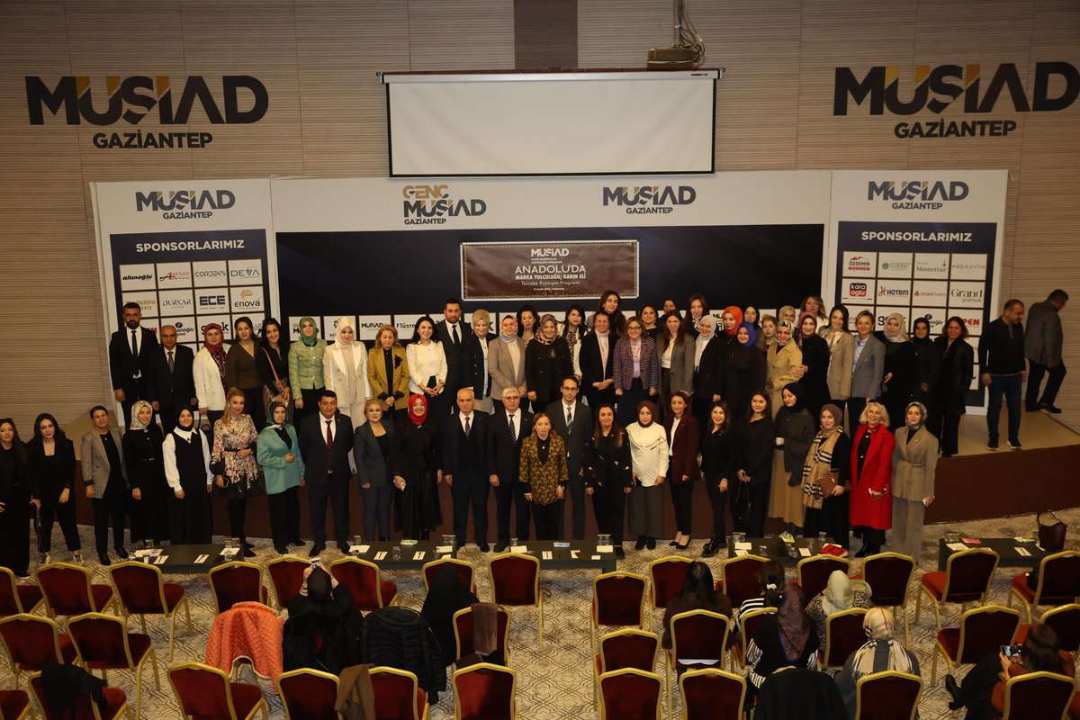 OzdurduFurkan's tweet photo. 16–17 Aralık tarihlerinde, MÜSİAD Gaziantep Şubemizin ev sahipliğinde iki gün boyunca gerçekleştirilen “MÜSİAD Kadın Girişimcileri Destekleme Komisyonu Bölgesel Üye Buluşmaları Programı”na katkı ve katılım sağlayan herkese gönülden teşekkür ediyorum.

Başta MÜSİAD Kadın Girişimcileri Destekleme Komisyonu Başkanımız Sayın Ayşe Akgül Can’a, kıymetli katılımlarıyla bizleri onurlandıran Gaziantep Büyükşehir Belediye Başkanımız Sayın Fatma Şahin’e,
değerli görüş ve tecrübeleriyle programa katkı sunan Prof. Dr. Sayın Burcu Özsoy’a ve programımıza katılım sağlayan Gaziantep Büyükşehir Belediye Başkan Yardımcılarımıza şükranlarımı sunuyorum.

Ayrıca Türkiye’nin dört bir yanından gelerek programımıza değer katan kıymetli kadın üyelerimize teşekkür ediyor; bu anlamlı buluşmanın kalıcı iş birliklerine ve somut kazanımlara vesile olmasını temenni ediyorum.

@BurhanOzdemirTR, @FatmaSahin, @DrBurcuOzsoy, @ayseakgul07, @MUSIAD, @zehraunal27, @Yilmaz_feray, @Abdlkadirs27, @emineyagmur