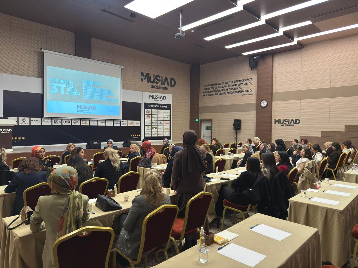OzdurduFurkan's tweet photo. 16–17 Aralık tarihlerinde, MÜSİAD Gaziantep Şubemizin ev sahipliğinde iki gün boyunca gerçekleştirilen “MÜSİAD Kadın Girişimcileri Destekleme Komisyonu Bölgesel Üye Buluşmaları Programı”na katkı ve katılım sağlayan herkese gönülden teşekkür ediyorum.

Başta MÜSİAD Kadın Girişimcileri Destekleme Komisyonu Başkanımız Sayın Ayşe Akgül Can’a, kıymetli katılımlarıyla bizleri onurlandıran Gaziantep Büyükşehir Belediye Başkanımız Sayın Fatma Şahin’e,
değerli görüş ve tecrübeleriyle programa katkı sunan Prof. Dr. Sayın Burcu Özsoy’a ve programımıza katılım sağlayan Gaziantep Büyükşehir Belediye Başkan Yardımcılarımıza şükranlarımı sunuyorum.

Ayrıca Türkiye’nin dört bir yanından gelerek programımıza değer katan kıymetli kadın üyelerimize teşekkür ediyor; bu anlamlı buluşmanın kalıcı iş birliklerine ve somut kazanımlara vesile olmasını temenni ediyorum.

@BurhanOzdemirTR, @FatmaSahin, @DrBurcuOzsoy, @ayseakgul07, @MUSIAD, @zehraunal27, @Yilmaz_feray, @Abdlkadirs27, @emineyagmur