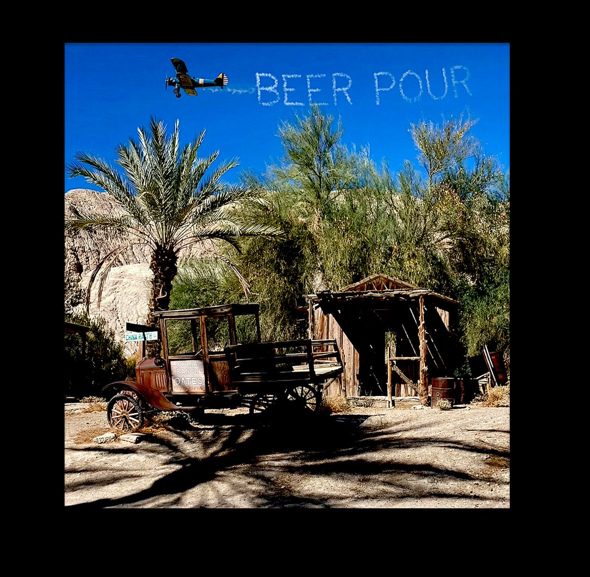 JaneHayde44792's tweet photo. I love to see skywriting! #beerpour #beer #skywriting #Desert #sky #BookTwitter #BookSpotlight #booktwt #BookBoost #booklovers https://t.co/JP7JAsNJVx