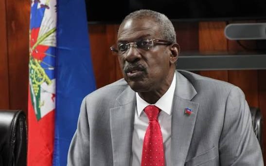 Le directeur général de l’AAN, Ducarmel François affirme que l’intérieur de l’aéroport international Toussaint Louverture est sécurisé, mais que des risques subsistent en altitude. Pour y remédier, il indique qu’un élargissement du périmètre de sécurité est prévu, avec des