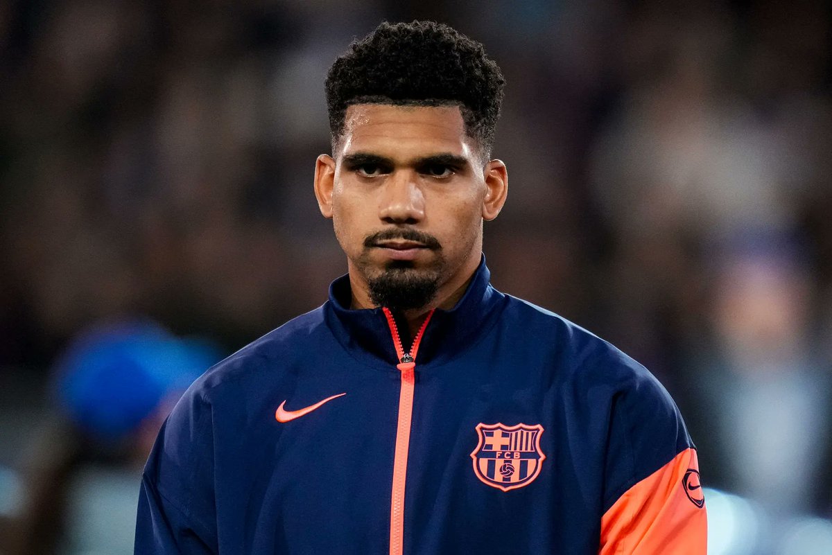 Barca_Buzz's tweet image. ❗️Araujo wants to be available for the derby against Espanyol. This is the plan agreed upon with the club.

He will return to training on December 29 along with the rest of his teammates.

He plans to spend the Christmas holidays in Uruguay &amp;amp; afterwards rejoin the group.

Via…