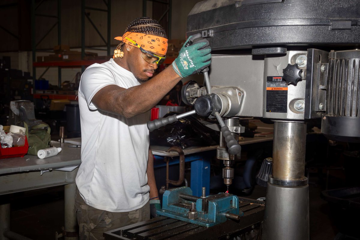 NNSYNews's tweet image. Be sure to tune in to the NNSY Facebook page tonight at 6 p.m. for the 2025 Apprentice Graduation! Check out an album of some of our apprentices here: facebook.com/media/set/?van…

#NNSY #Apprentices #ForceBehindTheFleet