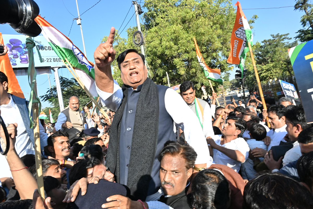 INCRajasthan's tweet image. नेशनल हेराल्ड मामले में अदालत का फैसला मोदी–शाह की साज़िशी राजनीति पर करारा तमाचा है। 

वर्षों तक ED जैसी एजेंसियों को हथियार बनाकर विपक्ष को डराया गया, कांग्रेस की आवाज़ दबाने की नाकाम कोशिशें की गईं, लेकिन सच ने झूठ को बेनकाब कर दिया। 

आज जयपुर में कांग्रेस प्रदेश अध्यक्ष…