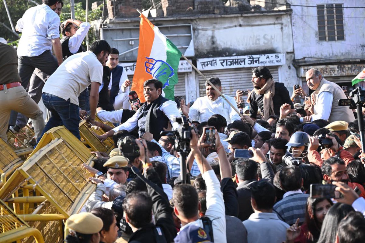 INCRajasthan's tweet image. नेशनल हेराल्ड मामले में अदालत का फैसला मोदी–शाह की साज़िशी राजनीति पर करारा तमाचा है। 

वर्षों तक ED जैसी एजेंसियों को हथियार बनाकर विपक्ष को डराया गया, कांग्रेस की आवाज़ दबाने की नाकाम कोशिशें की गईं, लेकिन सच ने झूठ को बेनकाब कर दिया। 

आज जयपुर में कांग्रेस प्रदेश अध्यक्ष…