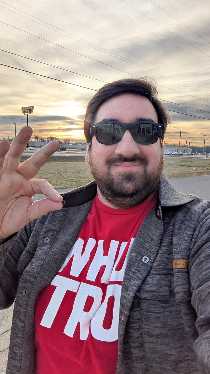 Barnabas Collins 🐔 tweet media