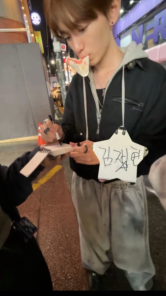 콩 tweet media
