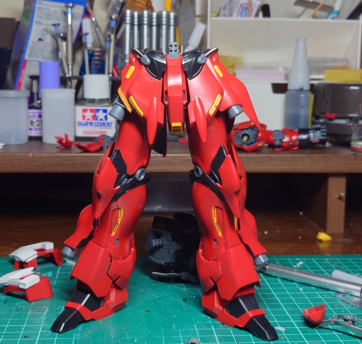 MG シナンジュ
腰サイドアーマーぶった斬り！
腰のボリューム感がだいぶ変わりそう！