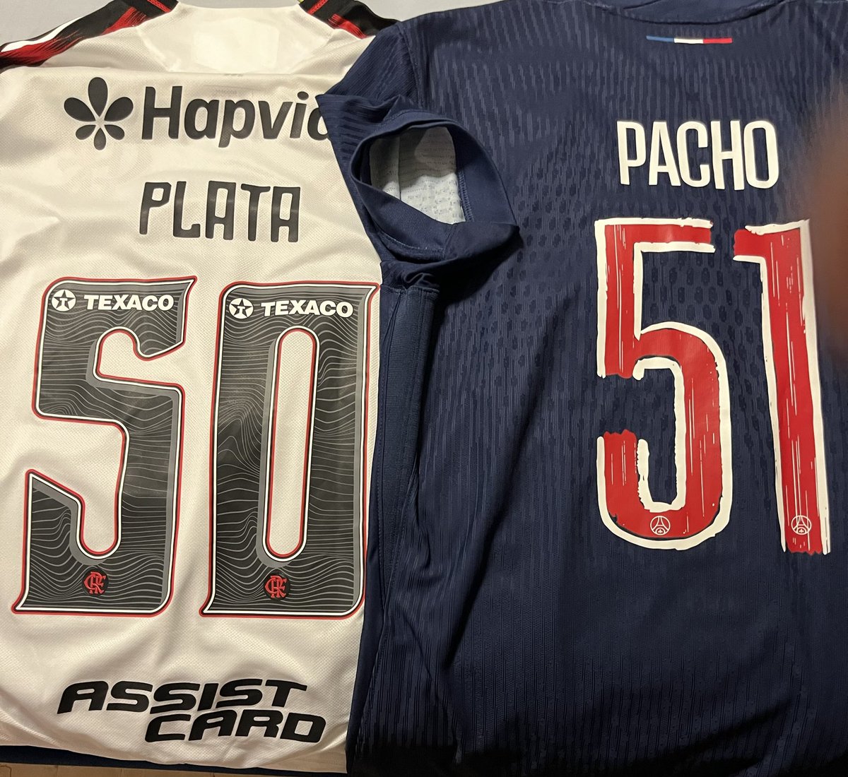 Pedropotro's tweet photo. Final de la #FIFAIntercontinentalCup pone frente a frente a @Flamengo y @PSG_inside 
En ambos equipos brillan jugadores ecuatorianos; @Gonzalo_Plata20 en el equipo carioca y #WilliamPacho en los parisinos.
12h00 (hora de Ecuador) partidazo en el Ahmad bin Ali Stadium, Doha-Qatar https://t.co/vWGHw2Wr0B