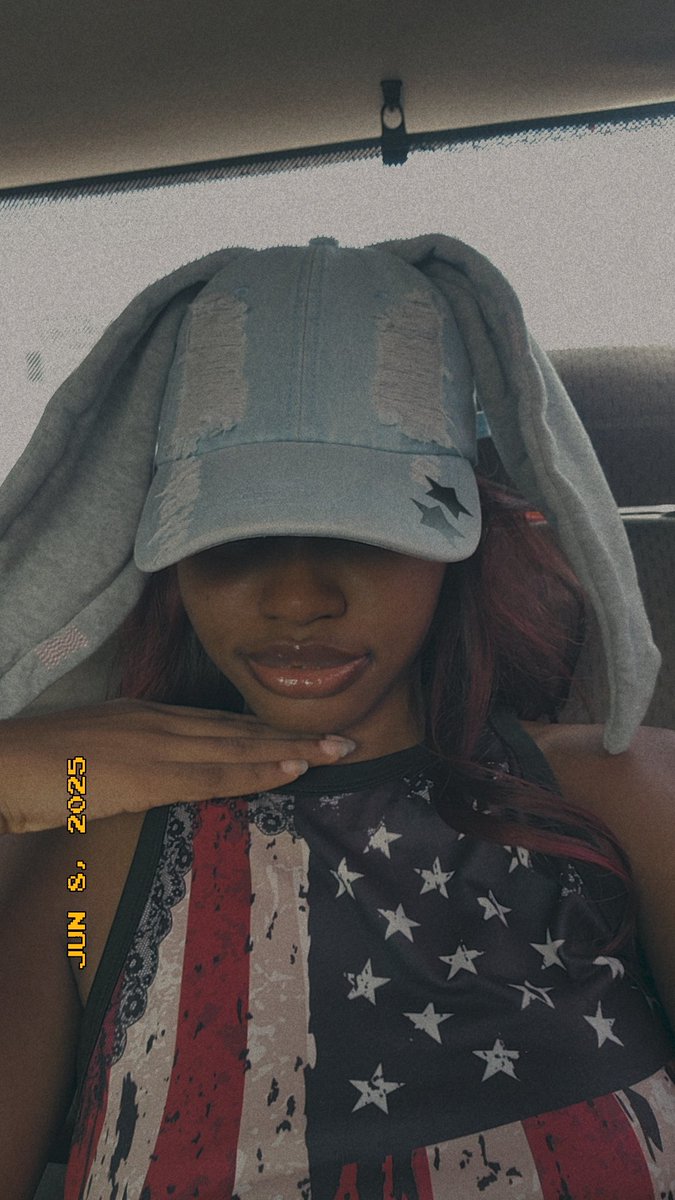 FFisolami's tweet image. Wore my bunny ears on my run this morning and they flapped in the wind while I ran.
Local legend of my run route thought it was funny😁🙈.
I count this as a valid purchase✔️