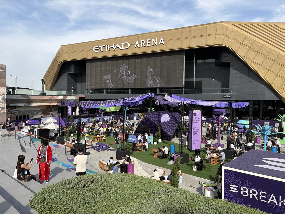 Big thanks to Solana Breakpoint @SolanaConf for an awesome event in Abu Dhabi! 🇦🇪🙌

Even with the broader crypto market feeling shaky, Solana's energy is real — the ecosystem is alive and building.

A few takeaways:

1️⃣ Top-notch event with stellar speakers like <a href="/RaoulGMI/">Raoul Pal</a>,