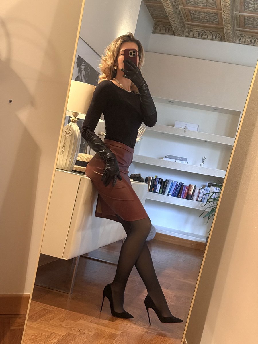 Goddess Mira De Sire tweet media