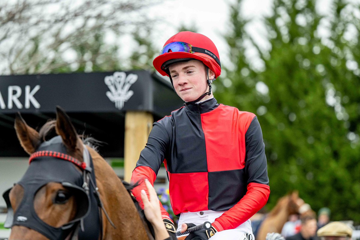LingfieldPark's tweet image. The Read Meg Nicholls' Blog At betmgm.co.uk Handicap (Class 5) 

🥇Me Tarzan

🥈Arantes Nascimento

🥉Way To Dubai 

Winning Jockey: @harry_vigors 
Winning Trainer: @Archie_Watson 
Winning Owner: You Jane