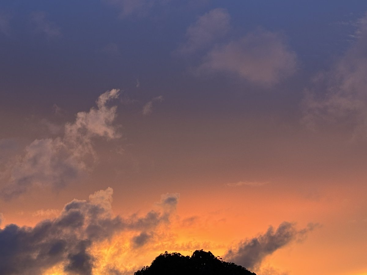 Taleofwave's tweet image. Today’s 6pm vibes.