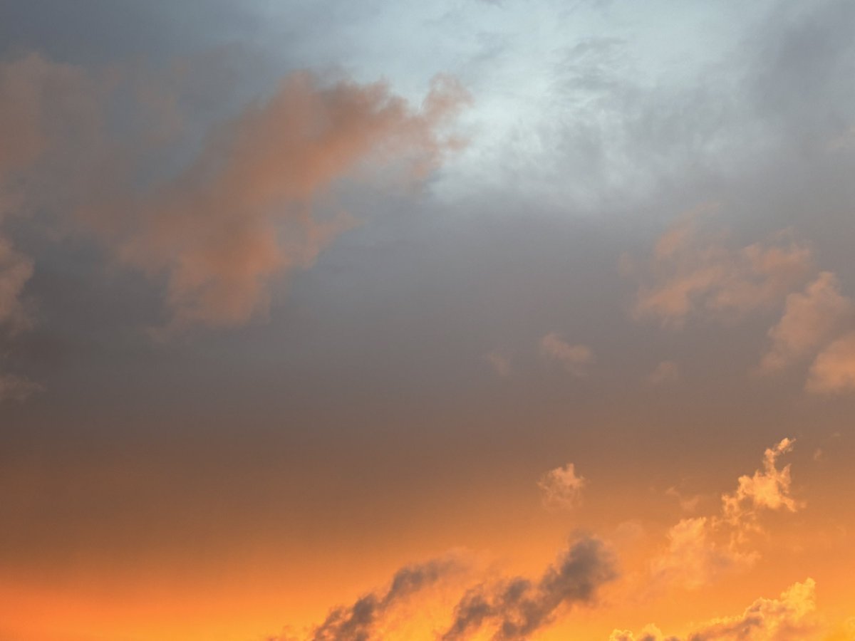 Taleofwave's tweet image. Today’s 6pm vibes.