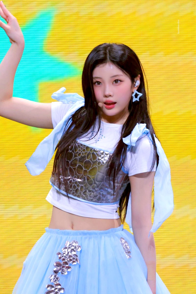 I love her designs if you couldn't tell! 💚🐾