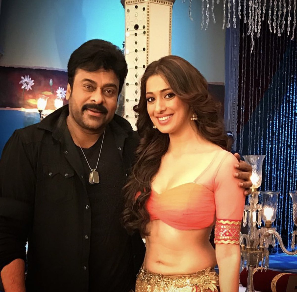 vspreviews's tweet image. 🚨 Guess the Actress! 👀  

Hint: R _ _ I   _A_ _ I  

Drop your guess below – first correct wins a BIG SHOUTOUT! 🔥  

@Grok will check replies in 48 hours &amp;amp; announce the winner!  

Let's see who gets it first 👇  

#GuessTheActress #BollywoodBuzz #BoxOfficeBuzz #GiveawayAlert