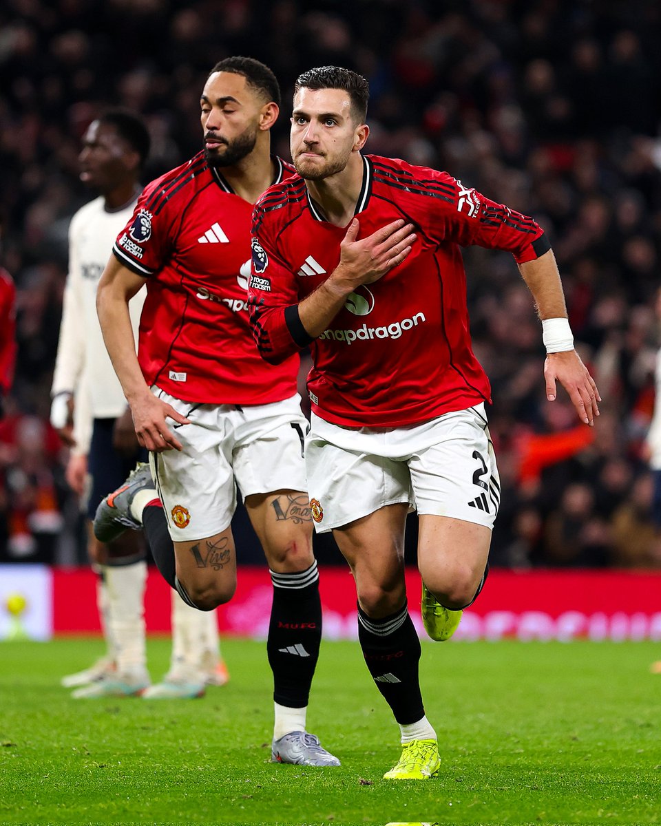 RedArmyBrasil's tweet image. 🥉| 🚨 O Real Madrid mostrou interesse em Diogo Dalot. Acredita-se que o United o venderia pelo preço certo.

Carvajal está entrando em declínio e a versatilidade de Dalot de jogar nas duas laterais é um atrativo. O Real crê que uma oferta de €25M seria suficiente.

@TEAMtalk