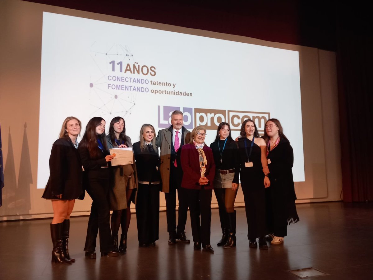 cadesevilla's tweet image. 🎉Ya tenemos a los ganadores🏆

🔰𝗫𝗜 𝗚𝗮𝗹𝗮 𝗣𝗿𝗼𝘆𝗲𝗰𝘁𝗼𝘀 𝗗𝗶𝗴𝗶𝘁𝗮𝗹𝗲𝘀 𝗲𝗻 𝗔𝗰𝗰𝗶ó𝗻.
 🙌Emprendimiento desde la Universidad

🥇Ciber Cómis
🥈EnMood
🥉Game Off
👏Y el premio a la mejor presentación para ZIE.

🌟¡Ehorabuena a todos por vuestra participación!