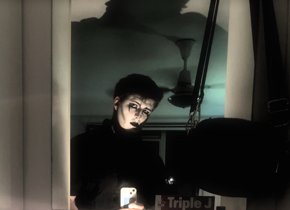 Monkey_mnge's tweet photo. Turned gothic by my bf 😛 https://t.co/5AyZwtuCzl
