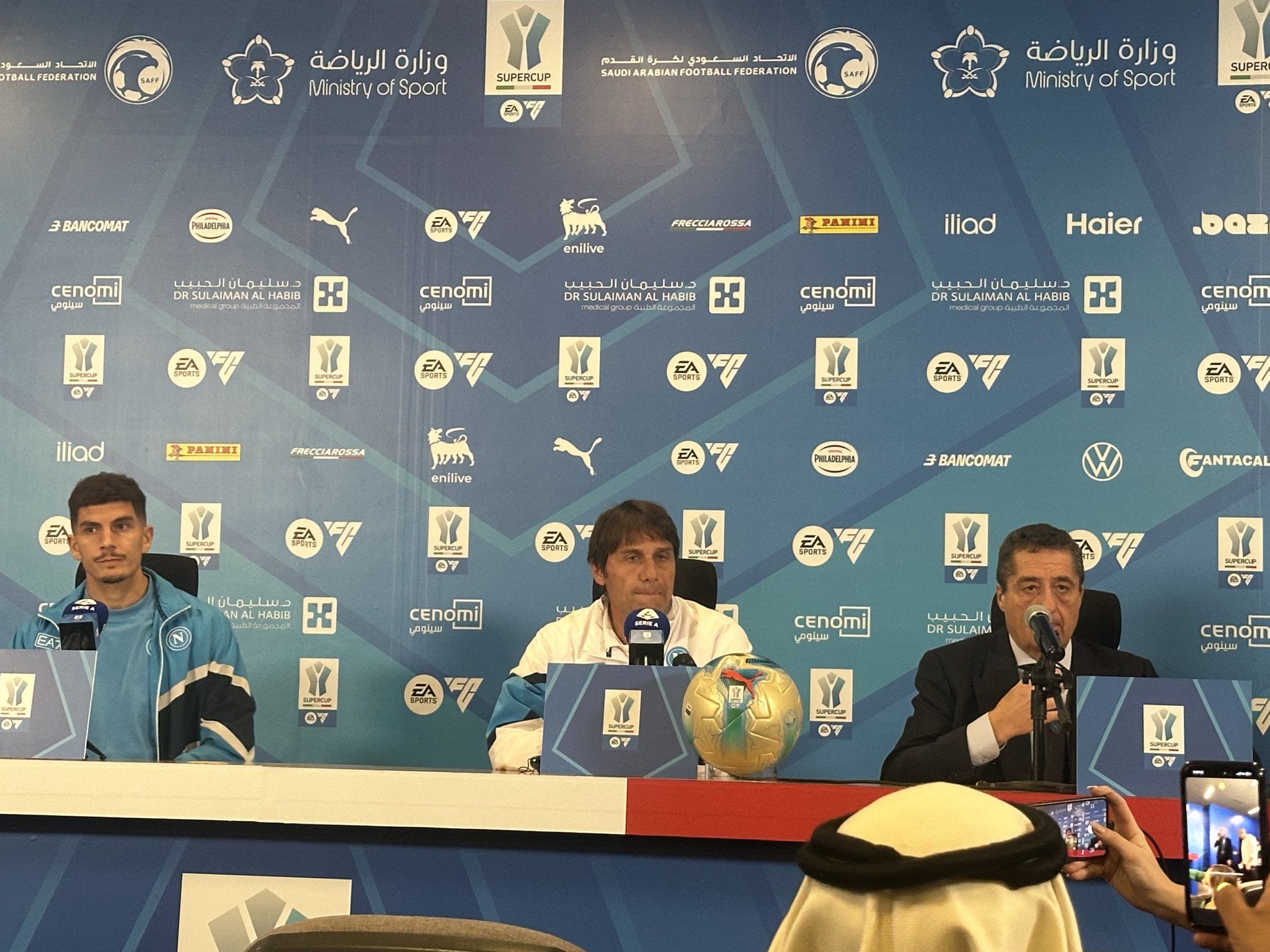 دي لورينزو لاعب فريق نابولي في المؤتمر الصحافي: -هذه مباراة واحدة ويجب أن نلعبها بكل ثقة وقوة.. الفريق بحالة جيدة وسنرى ما يحدث غداً. #نابولي_ميلان 