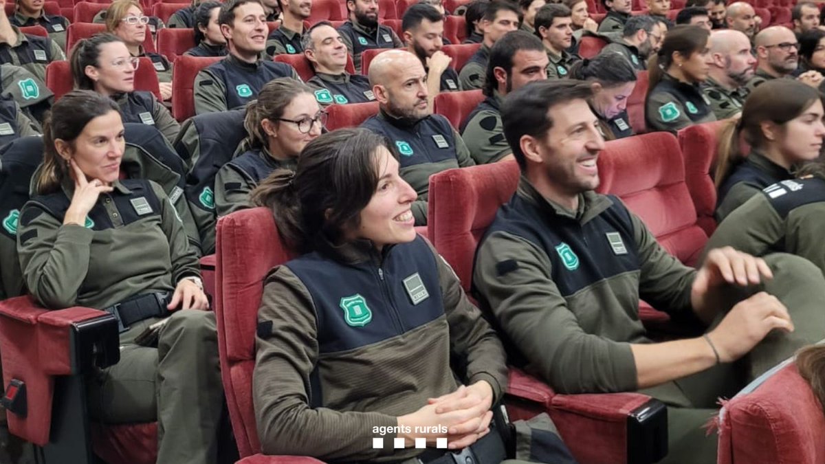 agentsruralscat's tweet photo. 🌿 El Cos d’Agents Rurals incorpora 102 nous agents per reforçar la protecció del medi natural, un 39,2% dels quals són dones.

📈 Amb aquesta promoció, el Cos arribarà als 675 operatius el 2026, avançant cap a l’objectiu de 1.300 agents l’any 2030.

ℹ️ https://t.co/snJeVUcCbG https://t.co/DTDNf0OQ8s