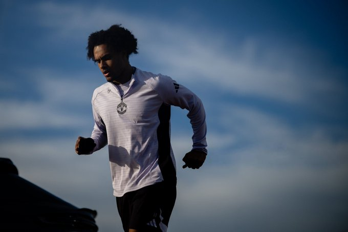 يُعد جوشوا زيركزي أولوية نادي روما، الذي يستعد للانتظار حتى منتصف يناير للحصول على الضوء الأخضر.. السيناريو المثالي لـالجيالوروسي هو إعارة مع خيار شراء، قد يتحول حتى إلى إلزامي لتسهيل المفاوضات. 