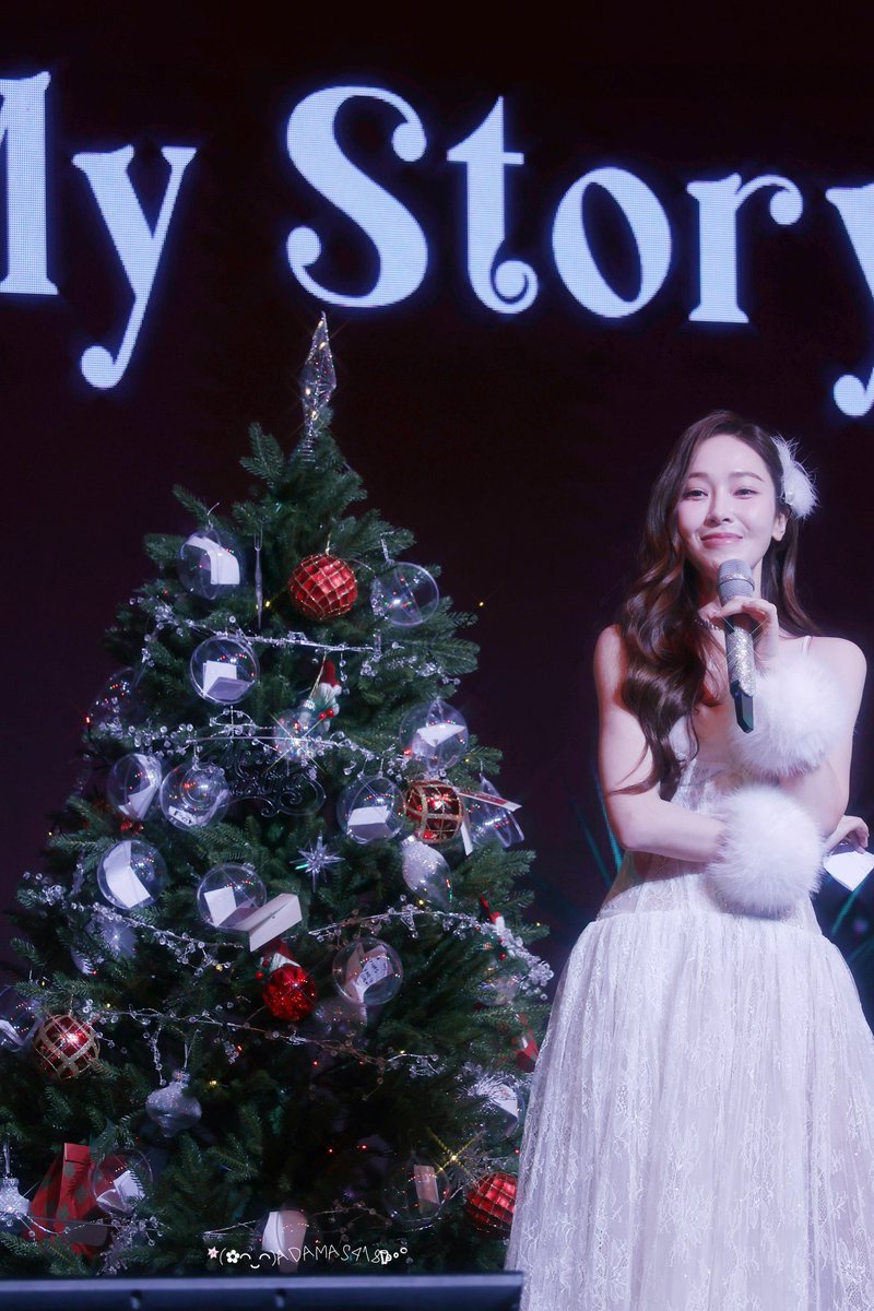 F0Fe4i23's tweet photo. 🌲20251214 A Christmas Star2Star Special 🌟

🎄메리 크리스마스❄️

#JessicaJung #제시카 #star2star https://t.co/5HdWsWkm1q
