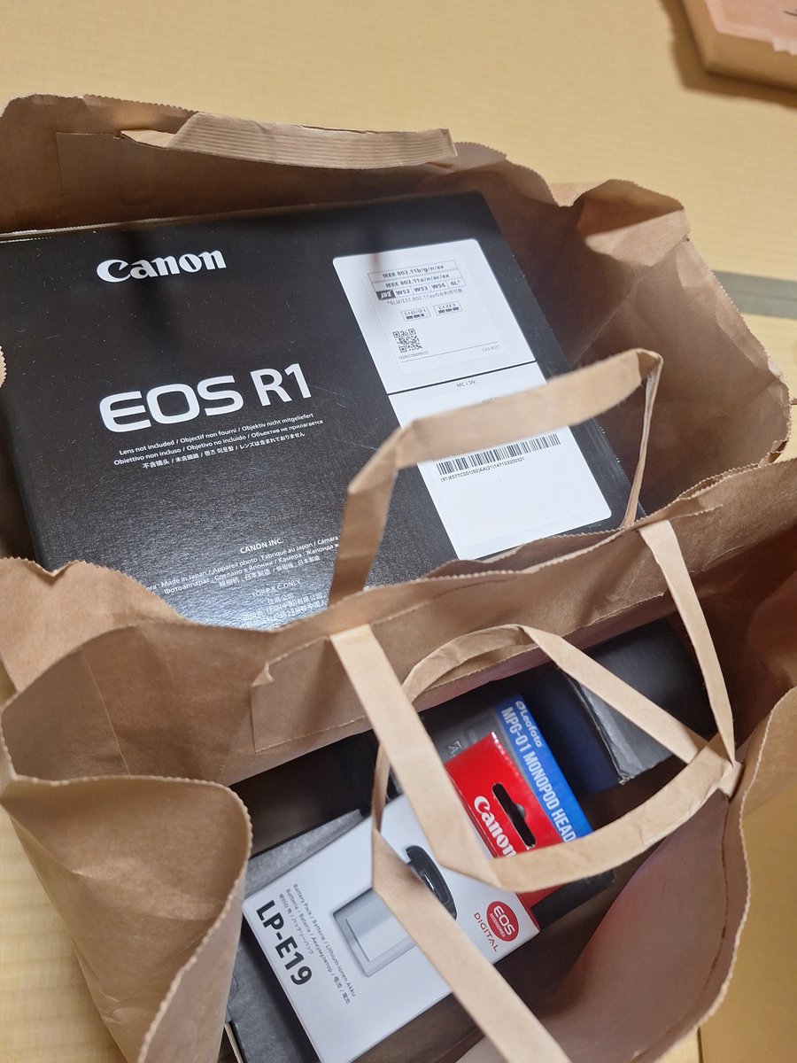 papaさん、確認用 もうそろそろ購入から 1年になりますが まだ箱を開けてないし😂 紙袋