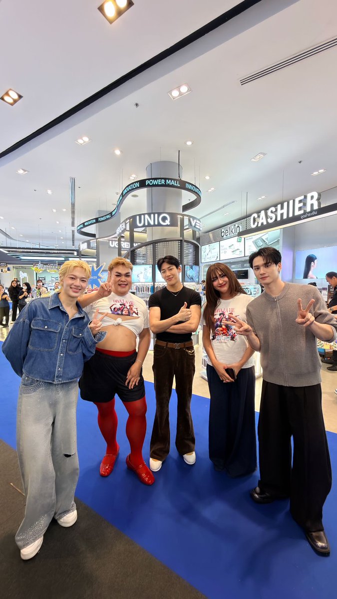 นุนิวกับแก๊งดีว่าราวีแชะกะพี่แบมแบม ฮือออออออ 😭😭😭😭

꒰ <a href="/CwrNew/">NuNew</a> #NuNew ꒱