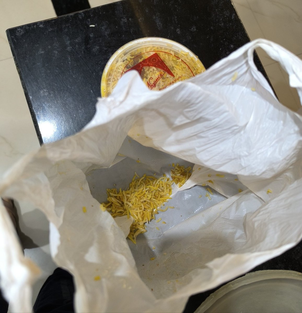 SapRis11's tweet photo. @zomatocare This is regarding my order#7593088837 where there was spillage of items. The container was not sealed, the outer carry bag plastic was dirty and unsealed as well. This is really disgusting that delivery partner doesn't check if restaurant is following basic standards. https://t.co/HU8uaxb5MW