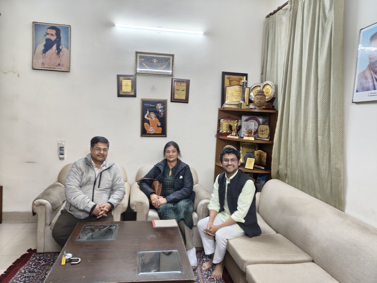 आज नई दिल्ली के वीपी भवन में विश्व हिंदू परिषद के दिल्ली प्रांत मीडिया प्रभारी श्री प्रणव गोस्वामी एवं भाजपा राजस्थान के प्रवक्ता श्री प्रताप राव से विभिन्न समसामयिक विषयों पर चर्चा हुई।