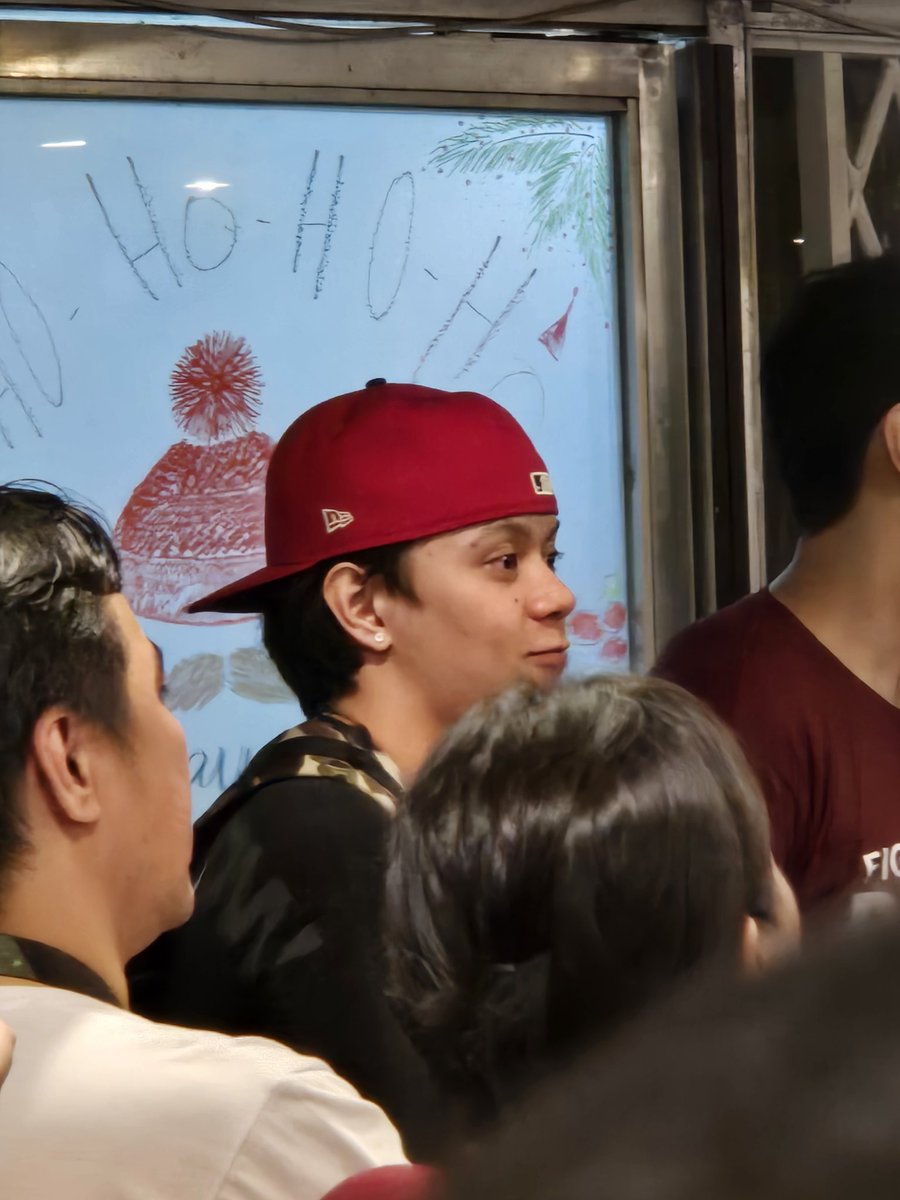 doobydapdap's tweet photo. thank you upmbt! thank you maroon 5 ✊️🥹 https://t.co/crkLqIu1Qu