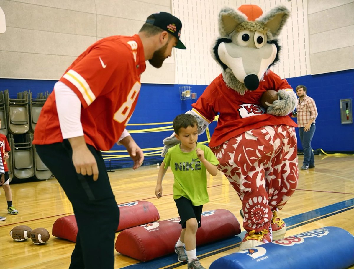 87KillaT's tweet photo. Travis Kelce #WPMOYChallenge https://t.co/7Fz4ea1ZhB