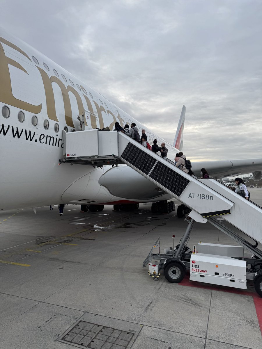 soenkep's tweet photo. Bus boarding an Airbus 380 in Munich - first time ever. Dear @MUC_Airport and @emirates was there really no boarding bridge available? Thank you for your attention and merry Christmas everyone https://t.co/6f2c2oktag