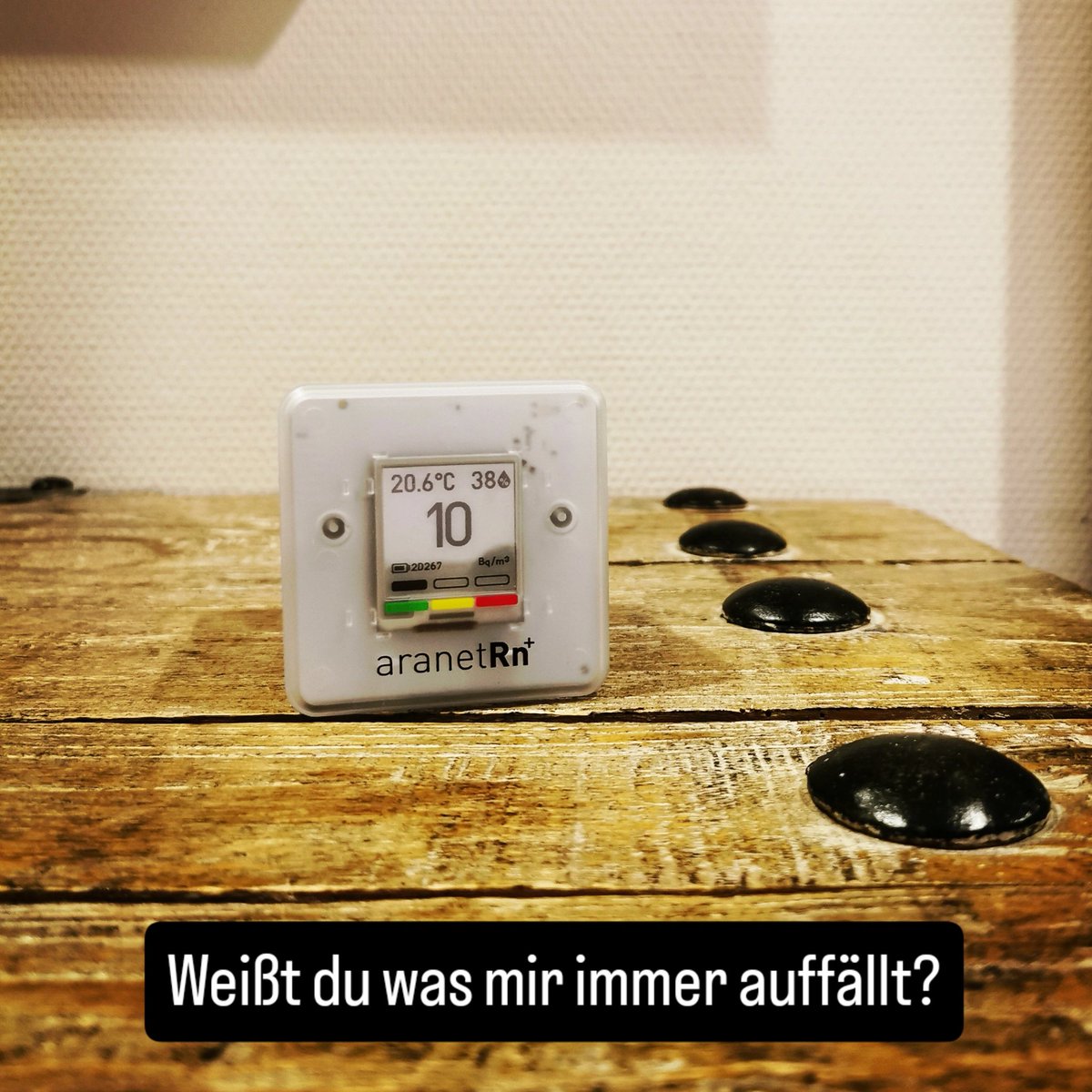 Viele glauben, sie könnten die Radonbelastung anhand von Gebäudetyp, Baujahr oder Region einschätzen. 
Doch Radon hält sich nicht an Bauchgefühle oder Wahrscheinlichkeiten.
Nur die Messung schafft Gewissheit.
Nutze noch die Weihnachtsaktion bei Aranet! 
bit.ly/3YUPfns