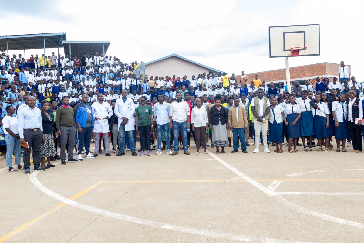 🌱 Roots &amp; Shoots Rwanda delivered session at G.S St. Jean Munini in #NyaruguruDistrict organised by #DreamVillage with support from #planinternational through the #SoyeeHub project. Empowering young  people to protect nature while creating sustainable livelihoods.
#GreenJobs.💚