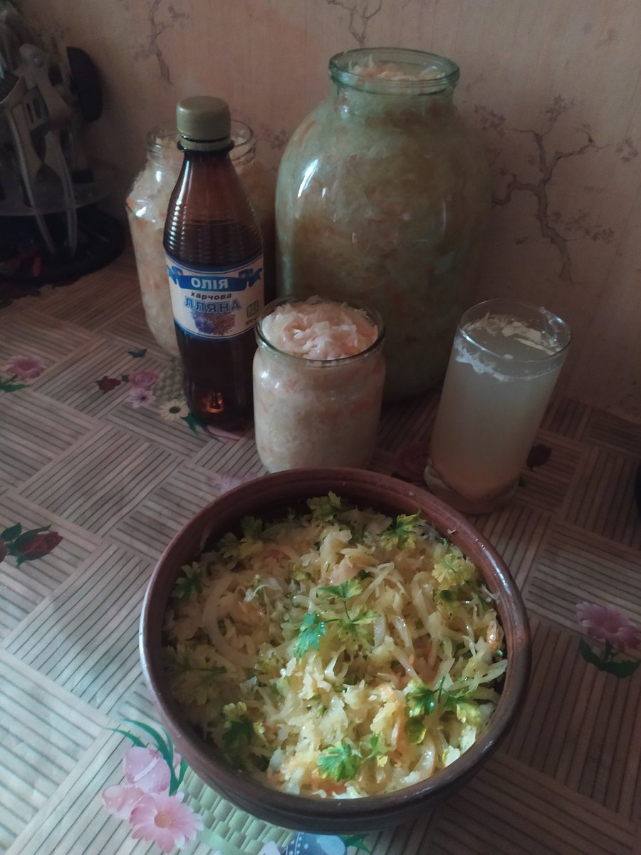 Без світла(🥺
Пісний день, капуста дозріла- в цьому році багато виростили, врожай. 
Смачного!🇺🇦😋