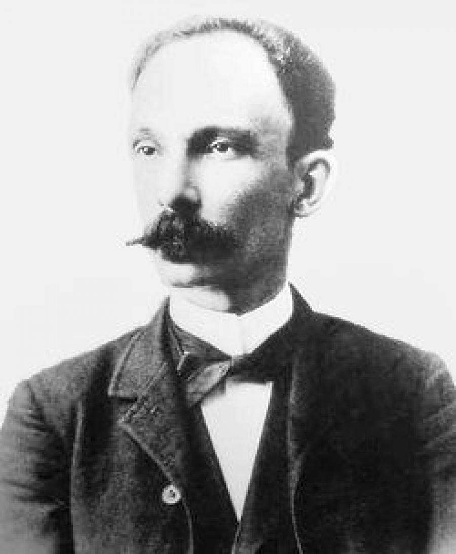 En estos momentos, cuando la amenaza imperialista se vierte sobre los pueblos de NUESTRA AMÉRICA.

 Es necesario recordar a JOSÉ MARTÍ. 

"...los árboles se han de poner en fila para que NO PASE el gigante de las siete leguas." 

#AmericaUnida 
#ZonaDePaz