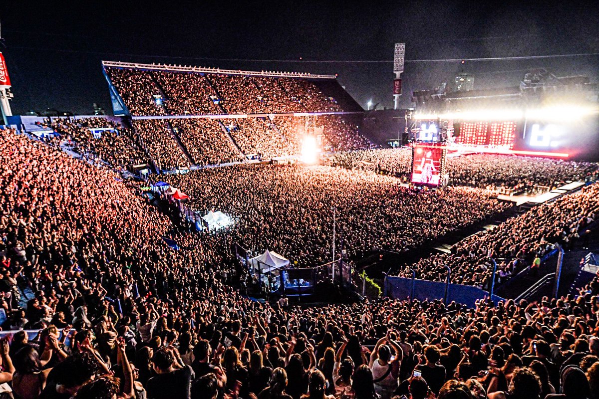 Anoche en la fiesta de mamá! <a href="/lalioficial/">Lali</a> y su 5to Vélez ! Y nuevo anunció nueva fecha para el 06/06/26 🎩 <a href="/livedaleplay/">Dale Play Live</a> 🇦🇷🚬🏆