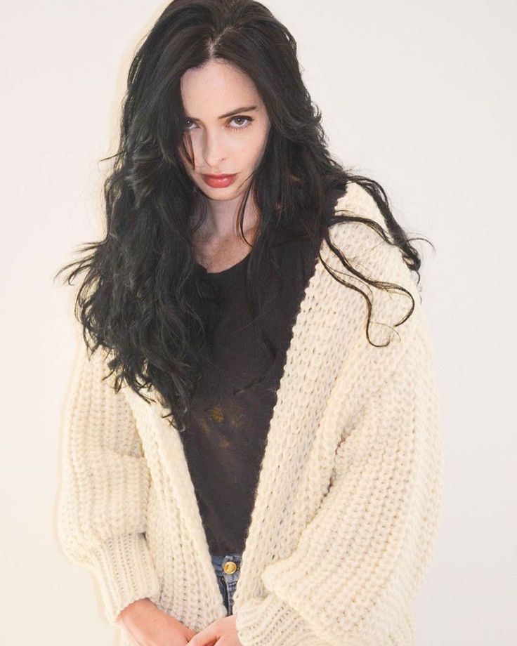 A V E R Y 🔎 | fiction | fake | tweet media