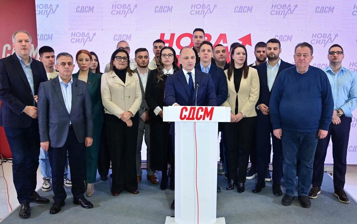 А не беше така одамна кога во Извршниот на Смрдсм имаше дузина Професори, Доктори,.. и барем 2-3 академици, сеа Венко зад себе има еден куп клошари избркани од дома. За греота!