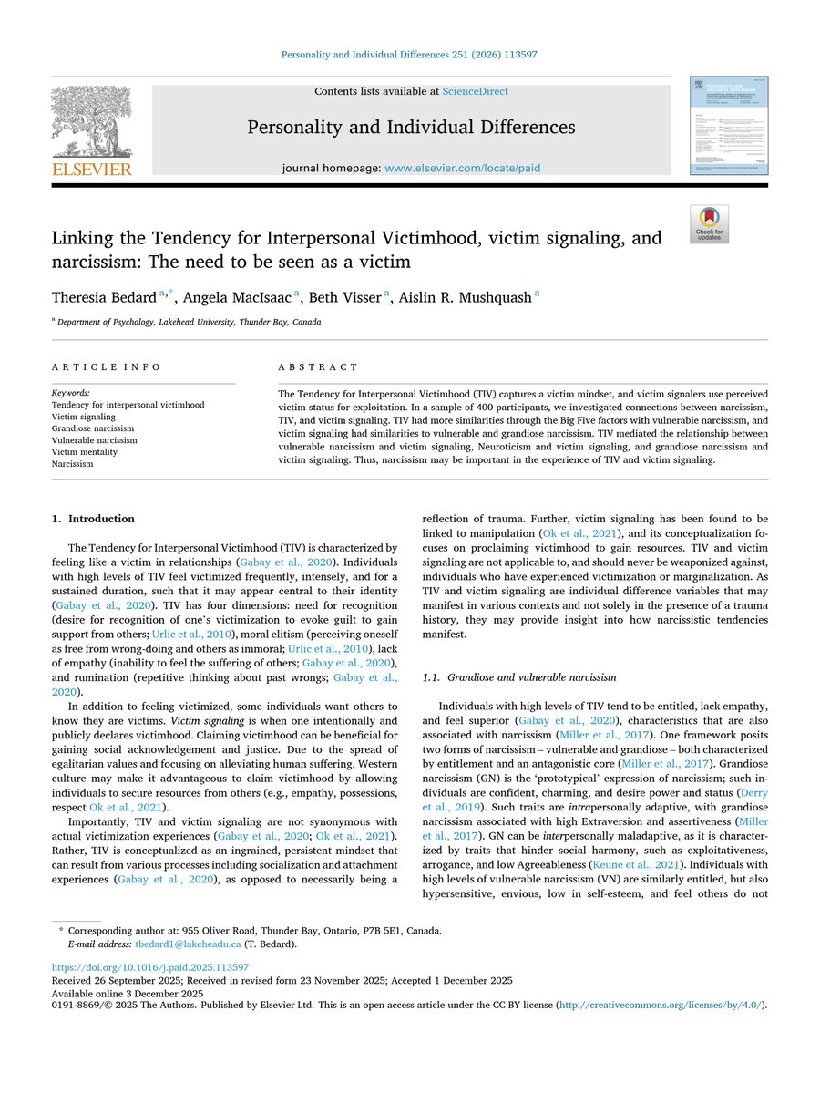 Bazı insanlar neden kendilerini sürekli ‘mağdur’ olarak görür ve bunu başkalarına özellikle göstermeye/sinyallemeye çalışır? Bunun narsisizmle ilişkisi nedir?
Kronik mağduriyet hissi en çok kırılgan narsisizmle ilişkilidir; mağduriyetin başkalarına gösterilmesi/sinyallenmesi ise
