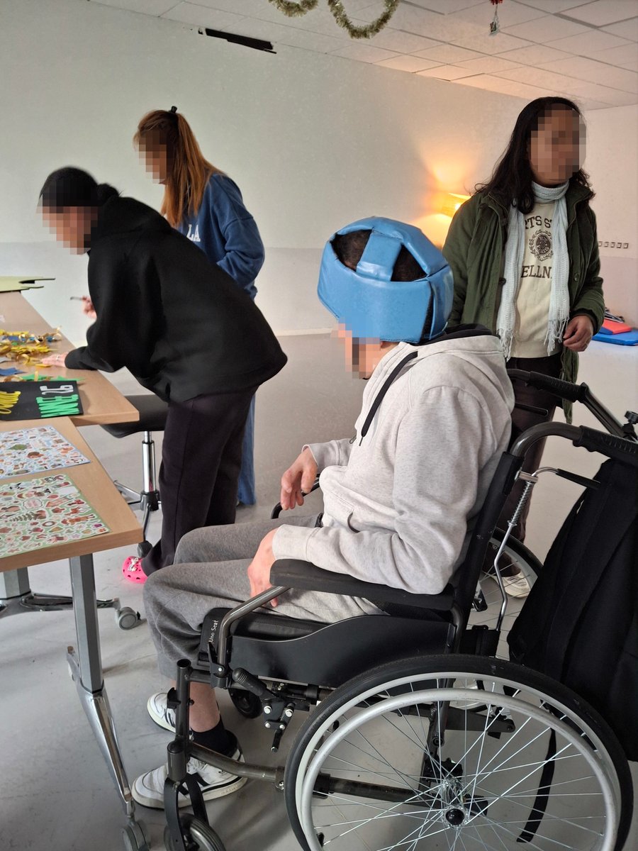 proviseur du lycee Auffray tweet media