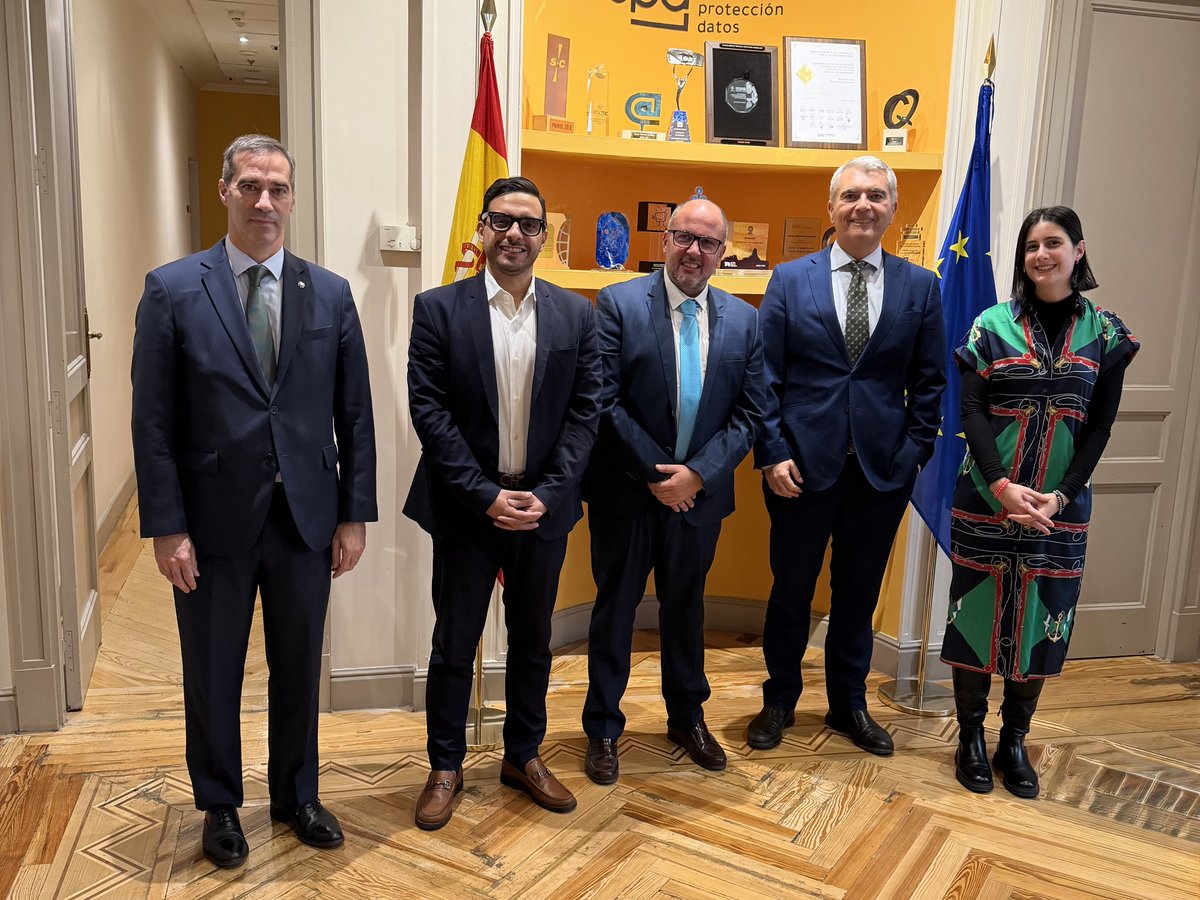 Gracias a <a href="/cotino/">Lorenzo Cotino Hueso</a> y <a href="/pacoperezbes/">Francisco Perez Bes</a> por la acogida esta mañana en la sede de la <a href="/AEPD_es/">Agencia Española de Protección de Datos</a>. Ha sido un placer poder acercarles la visión y actividad de <a href="/the_iapp/">IAPP</a>, así como el compromiso  y colaboración de nuestros asociados dentro de la protección de este derecho fundamental.